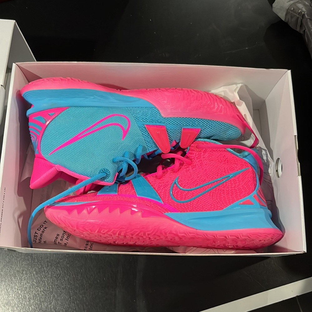 Custom Made Men’s Nike Kyrie 7 Basketball Shoes. Size 10. K and G on front